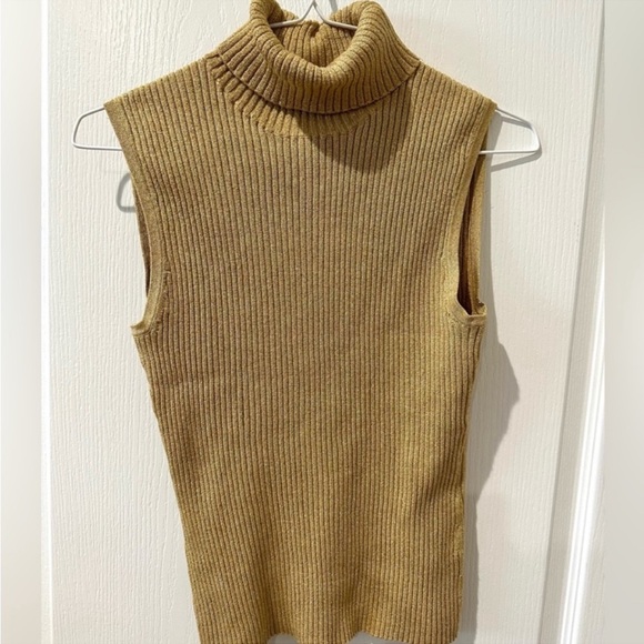 Cable & Gauge Sweaters - Cable & Gauge Metallic Gold Turtleneck
Sleeveless Sweater. NWOT